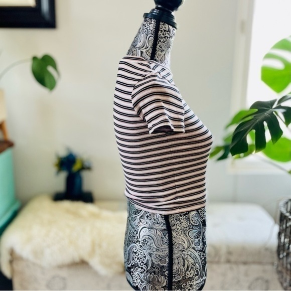 🏷️ 4/$25 H&M Divided Ribbed Pink & Black Stripe Crop Top - Picture 4 of 7